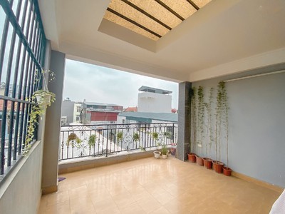 Cho thuê nhà riêng phố trạm, dt: 45m x 4 tầng, mt: 4m, nhà mới sạch sẽ, full nội thất phố trạm, 4