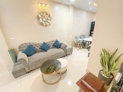Cho thuê nhà riêng phố trạm, dt: 45m x 4 tầng, mt: 4m, nhà mới sạch sẽ, full nội thất phố trạm, 1