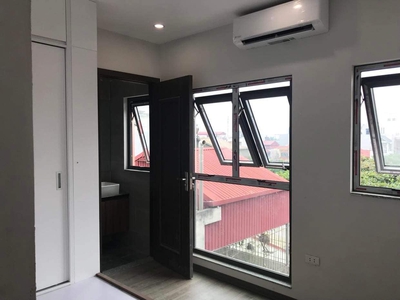 Siêu phẩm  phố  sài đồng, lô góc, ngõ rộng, gần hồ sài đồng, nội thất xịn 44m2,  6 tầng thang máy , 2