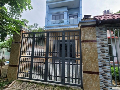 Bán nhà 1 trệt 1 lầu cách ĐT 743B chỉ 100m, p.Tân Đông Hiệp Tp.Dĩ An 0