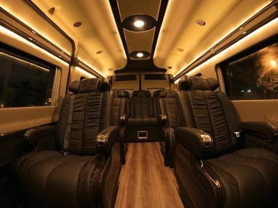 Cho thuê xe LIMOUSINE 9 chỗ 5