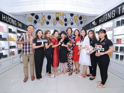 MỸ PHẨM HƯƠNG THỊ - VIỆT HƯƠNG  Nụ Cười Có Việt Hương - Sắc Đẹp Có Hương Thị  Showroom Mỹ phẩm Hương 0