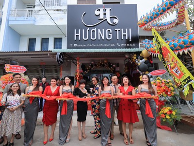 MỸ PHẨM HƯƠNG THỊ - VIỆT HƯƠNG  Nụ Cười Có Việt Hương - Sắc Đẹp Có Hương Thị  Showroom Mỹ phẩm Hương 3