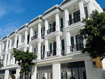 Cần Bán Nhà Mặt Phố Kinh Doanh 3
