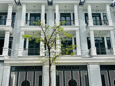Cần Bán Nhà Mặt Phố Kinh Doanh 4