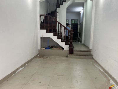 Cho thuê nhà 5 tầng phố Hoàng Sâm phù hợp hộ gia đình ở, trung tâm dạy tiếng, văn phòng 3