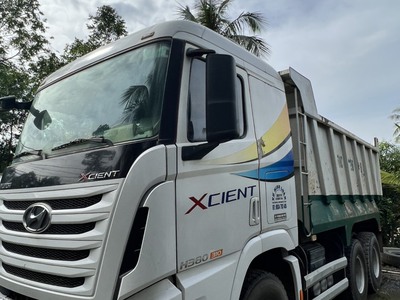 Bán xe HyunDai Xcient 2016 nhập mua về chỉ việc đổ dầu chạy 0
