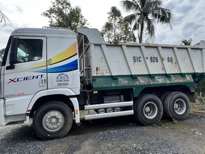 Bán xe HyunDai Xcient 2016 nhập mua về chỉ việc đổ dầu chạy 4