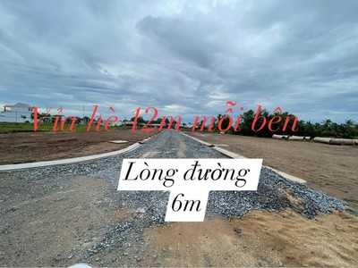 Bán đất nền mặt tiền chợ mới thị trấn thạnh Phú có 4 nhà lồng chợ 0