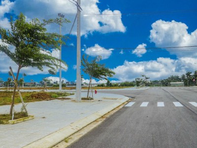 Duy nhất lô mặt tiền Hùng Vương 33m, rẻ nhất thị trường chỉ 430 Triệu, khu đô thị Megacity Kon Tum 1