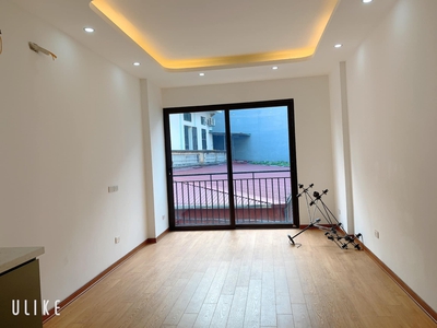  nhỉnh 4 tỷ có ngay căn nhà 35m2 - 5 tằng - phố trạm - ga ra ô tô - ngõ thông. 4