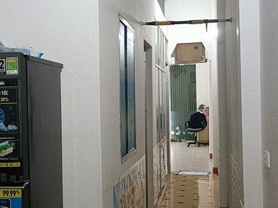 Chính chủ cần tiền bán nhanh căn nhà cấp 4 tại mặt tiền ql6 tk8 thị trấn hát lót - mai sơn. 2