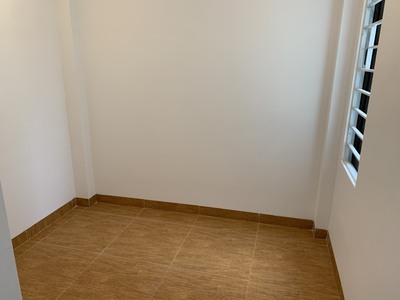 Cho thuê nhà riêng ngõ 26 Tư Đình, Cổ Linh, Gần Eon .DT: 35m2, x 4.5 tầng, 4PN. 3 phụ, nhà có tủ bếp 9