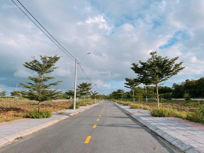 Bán gấp lô đất khu Mega City Kon Tum, mặt tiền đường nhựa 33m, rẻ hơn so với thị trường 150Tr 2