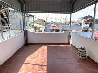 Cho thuê nhà riêng ngõ 26 Tư Đình, gần Cổ Linh,  Cầu Vĩnh Tuy,  .DT: 35m2, x 4.5 tầng, 3PN. 3 phụ, n 0