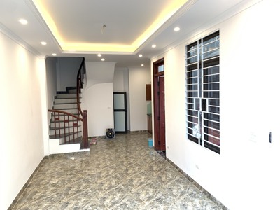Cho thuê nhà riêng ngõ 26 Tư Đình, gần Cổ Linh,  Cầu Vĩnh Tuy,  .DT: 35m2, x 4.5 tầng, 3PN. 3 phụ, n 1