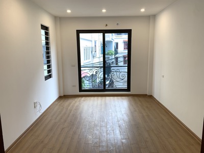 Cho thuê nhà riêng ngõ 26 Tư Đình, gần Cổ Linh,  Cầu Vĩnh Tuy,  .DT: 35m2, x 4.5 tầng, 3PN. 3 phụ, n 3
