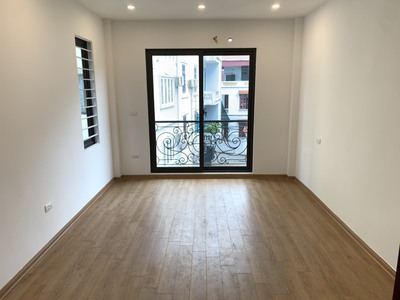 Cho thuê nhà riêng ngõ 26 Tư Đình, gần Cổ Linh,  Cầu Vĩnh Tuy,  .DT: 35m2, x 4.5 tầng, 3PN. 3 phụ, n 4