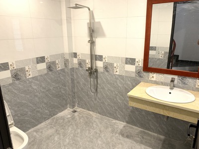 Cho thuê nhà riêng ngõ 26 Tư Đình, gần Cổ Linh,  Cầu Vĩnh Tuy,  .DT: 35m2, x 4.5 tầng, 3PN. 3 phụ, n 5