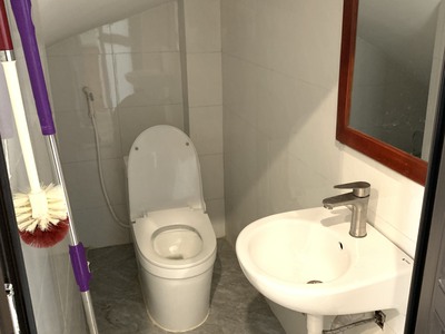 Cho thuê nhà riêng ngõ 26 Tư Đình, gần Cổ Linh,  Cầu Vĩnh Tuy,  .DT: 35m2, x 4.5 tầng, 3PN. 3 phụ, n 6