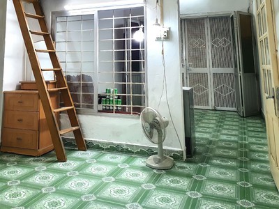 Chính chủ cho thuê nhà số 2 ngõ 1137 đường la thành,hn 4
