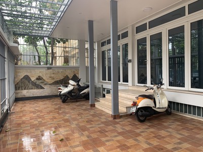 Chính chủ nhờ cho thuê 2 tầng BT KĐT imtracom Trung Văn TDT 260m2 thông sàn có điều hòa, miễn phí xe 2