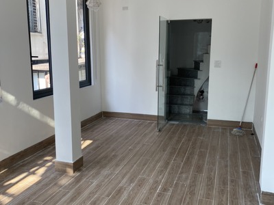 Cho thuê tầng 2 3 4 nhà 2 mặt phố sầm uất, tai 95 phố Phúc Tân, quận Hoàn Kiếm, Hà Nội. 3