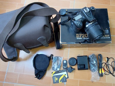 Cần bán máy ảnh NIKON D7200 đầy đủ các linh phụ kiện. 2