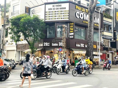 Cho thuê góc 2MT Hai Bà Trưng với Nguyễn Đình Chiểu , Q. 1, 8X18 M, 2 LẦU, DTSD: 430M2,115 tr/ thang 0