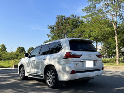 Bán LX570 đời 2016 màu trắng xe không đâm đụng ngập nước 2
