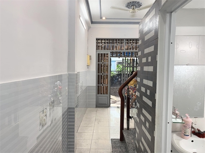 Nhĩnh 3 tỷ- nhà đúc 3 tầng - 4 phòng ngủ - khúc lê văn thọ - quang trung 1