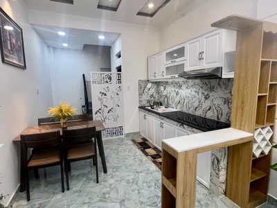 Nhỉnh 5 tỷ, nhà đẹp ở ngay 4 tầng phú nhuận giáp q3, dtsd hơn 120m2. 1