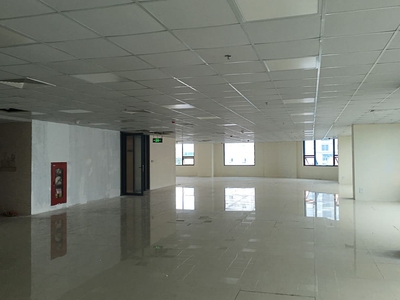 Cho thuê Sàn văn phòng tầng 1 tại Trung Kính, mặt đường lớn, 400m2 giá rẻ 350 nghìn/m2 1