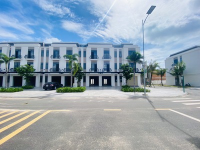Nhà phố thương mại xây sẵn như hình chỉ 3 tỷ 1