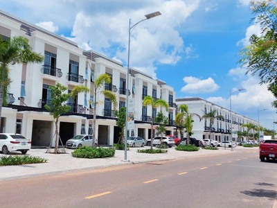 Nhà phố thương mại xây sẵn như hình chỉ 3 tỷ 3