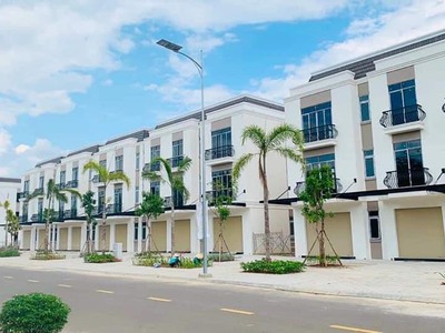 Nhà phố thương mại xây sẵn như hình chỉ 3 tỷ 0