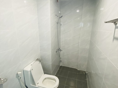 Chính chủ cho thuê căn hộ Star Tower 2 PN, tầng 5, chỉ 4triệu7/tháng, 3
