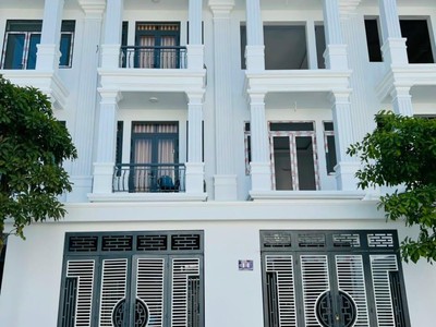 Nhà phố mặt tiền giá rẻ siêu đẹp, thiết kế theo kiểu Châu Âu, sang trọng , hiện đại 0