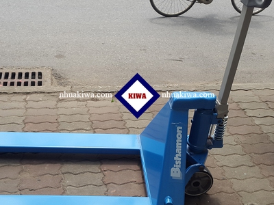 Xe nâng tay tại bình dương giá rẻ - mới 100 9