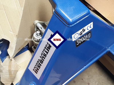 Xe nâng tay tại bình dương giá rẻ - mới 100 4