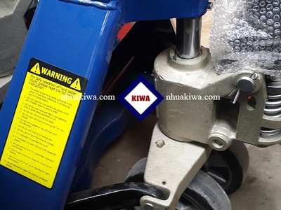 Xe nâng tay tại bình dương giá rẻ - mới 100 5