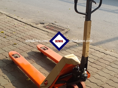 Xe nâng tay tại bình dương giá rẻ - mới 100 7