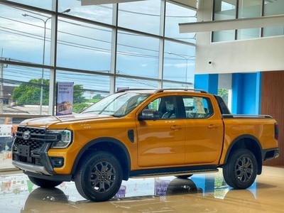 Ford Ranger Wildtrak 2023 giao ngay không lạc, tặng phụ kiện 0