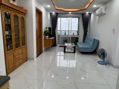 Cần cho thuê phòng trong căn hộ 2pn tại chung cư green building 1