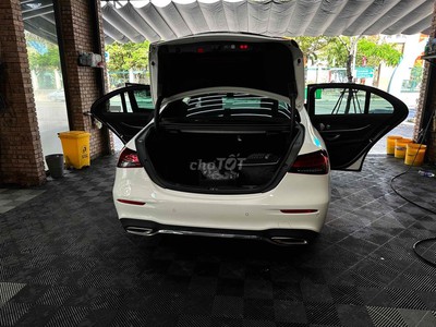 Bank bán mer E300 amg T6.2022 trắng như mới 1