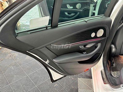 Bank bán mer E300 amg T6.2022 trắng như mới 4