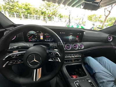Bank bán mer E300 amg T6.2022 trắng như mới 6