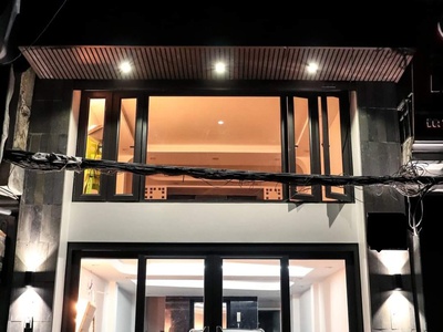 Nhà đẹp ở ngay đón Tết, Giảm 2 tỷ Cần bán gấp nhà mặt phố Hoàng Ngân 44m2, 7T,  thang máy, thông sàn 0