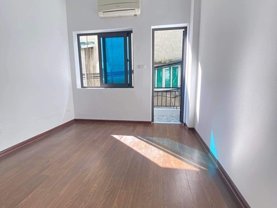 Bán gấp nhà Trung Liệt, 40m2, ngõ thông Thái Hà, ô tô cách nhà 15m giá chỉ 5,5 tỷ. 2