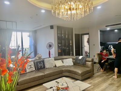Gia đình bán căn hộ 4 phòng ngủ, park 7 2
